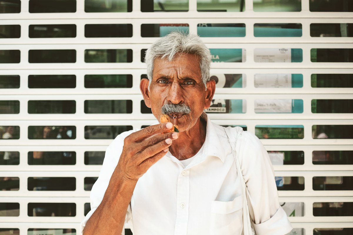 Mencatat asupan makanan harian